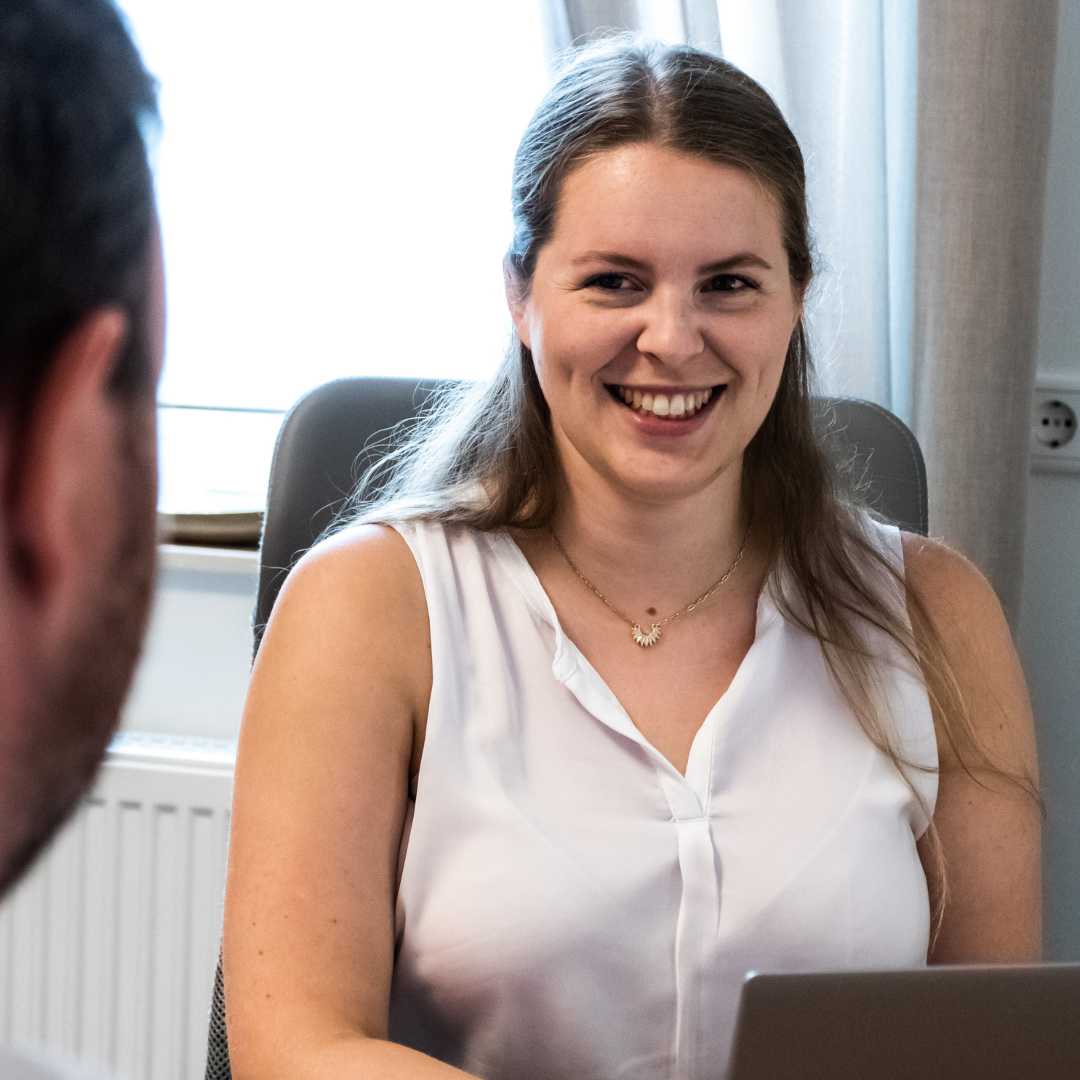 Heilpraktikerin Sofia Hebere empfängt Patienten in Ihrer Naturheilpraxis in Salzkotten und Umgebung